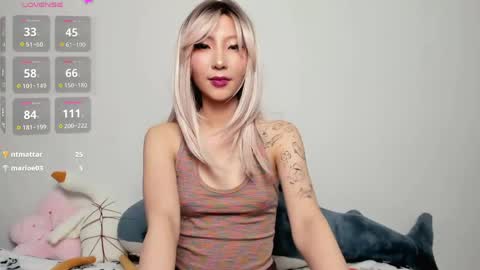 Snapshot of _yuriko chatting on May 2026 10:06:01 PM Mia online show from May 2026 10:06:01 PM