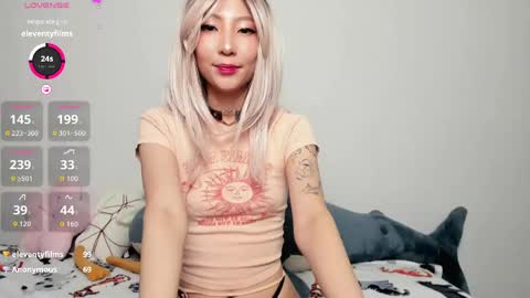 Snapshot of _yuriko chatting on May 2026 09:45:02 PM Mia online show from May 2026 09:45:02 PM