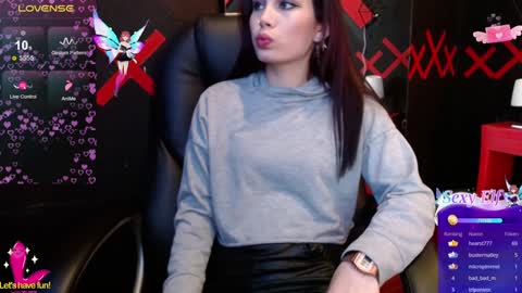 Yuyi online show from January 2025 05:17:02 PM