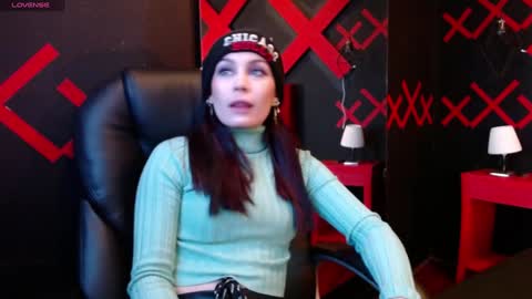 Yuyi online show from January 2025 11:15:02 AM