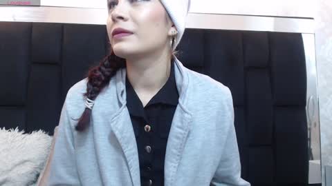 Yuyi online show from January 2025 11:11:01 AM