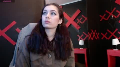 Yuyi online show from January 2025 11:24:01 AM