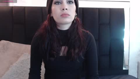 Yuyi online show from February 2025 11:19:02 AM