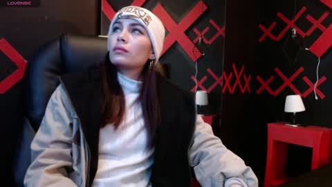 Yuyi online show from February 2025 11:20:01 AM