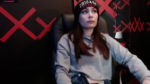 Yuyi online show from February 2025 11:13:02 AM