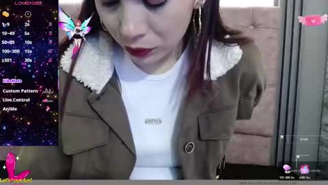 Yuyi online show from October 2025 12:50:01 PM