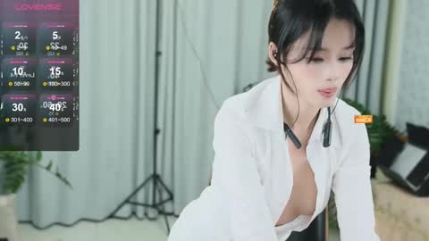 _zizi_ online show from March 2025 12:41:02 PM