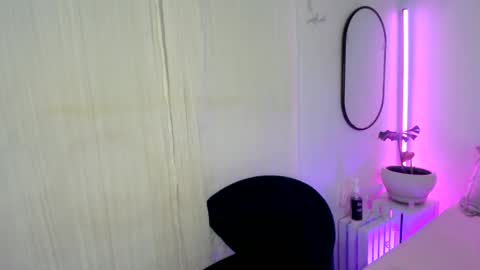 Aaliyahlayla online show from January 2025 04:08:01 AM