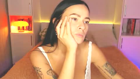 Lea online show from December 2024 08:45:01 PM