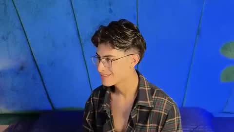 Aaron Ezequiel online show from November 2025 10:04:02 PM