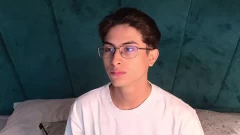 Snapshot of aaron_eze chatting on April 2026 12:36:02 PM Aaron Ezequiel online show from April 2026 12:36:02 PM