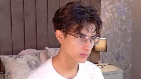 Snapshot of aaron_eze chatting on May 2026 02:56:02 PM Aaron Ezequiel online show from May 2026 02:56:02 PM