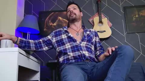 Aaron online show from November 2025 05:29:01 AM