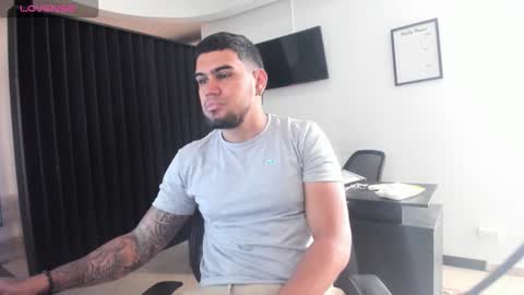 ig aaron hunter123 online show from March 2026 01:04:02 PM