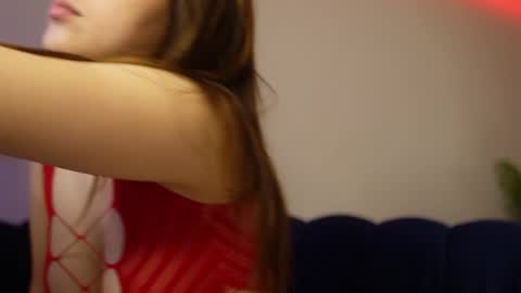 Aylin online show from November 2025 01:15:01 PM