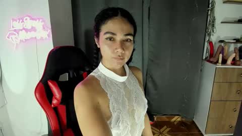Snapshot of abbi_moon chatting on April 2026 12:22:02 PM Martina online show from April 2026 12:22:02 PM