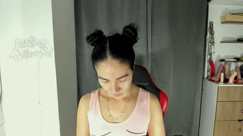 Snapshot of abbi_moon chatting on May 2026 03:27:01 PM Martina online show from May 2026 03:27:01 PM