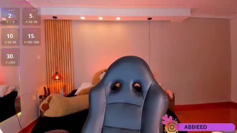 Abbie Edmond  online show from February 2025 04:23:02 AM