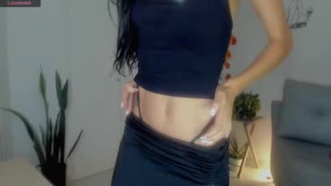 Laura  online show from November 2025 12:32:01 AM