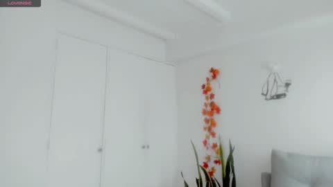 Laura  online show from November 2025 02:50:02 PM