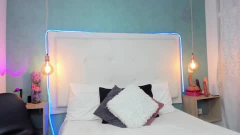 Abby Dixon  online show from December 2025 01:59:02 PM