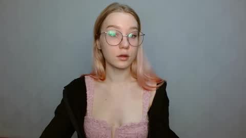 Abby Lovense is active online show from January 2025 09:21:02 AM