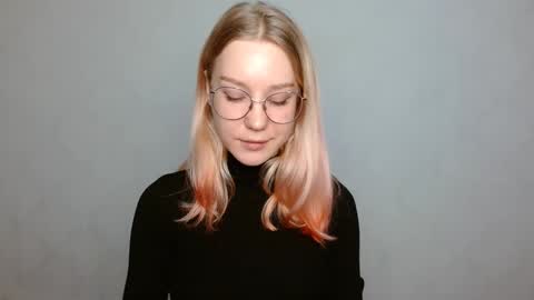 Abby Lovense is active online show from January 2025 12:09:02 PM