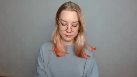 Abby Lovense is active online show from January 2025 07:45:01 AM