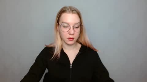 Abby Lovense is active online show from January 2025 08:42:01 AM