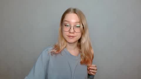 Abby Lovense is active online show from January 2025 12:07:02 PM