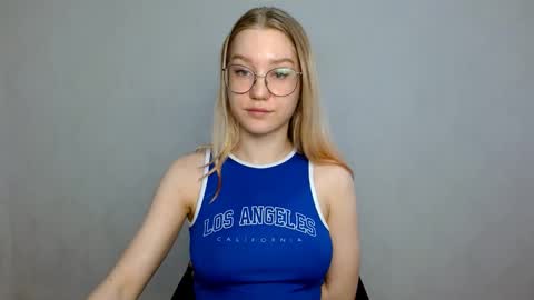Abby Lovense is active online show from February 2025 11:44:02 AM