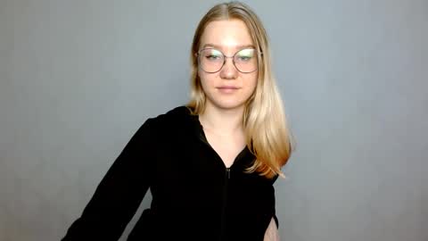 Abby Lovense is active online show from March 2025 11:33:01 AM