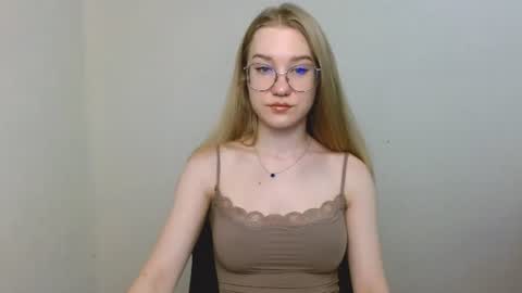 Abby Lovense is active online show from August 2026 10:03:01 AM