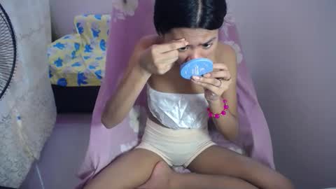 abbywinter18 online show from September 2025 01:05:01 AM