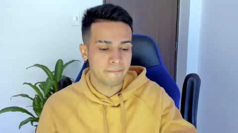 Independence model AbelAsburgo online show from March 2025 11:32:01 AM