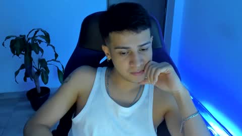 Independence model AbelAsburgo online show from November 2025 02:22:01 AM