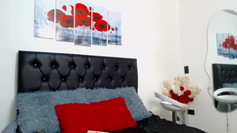 Snapshot of abigail_f00x chatting on November 2025 12:31:02 PM Abigail online show from November 2025 12:31:02 PM