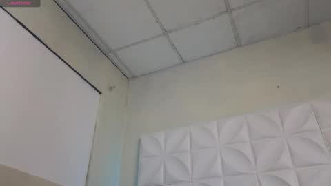 Abril  online show from February 2025 12:32:01 PM