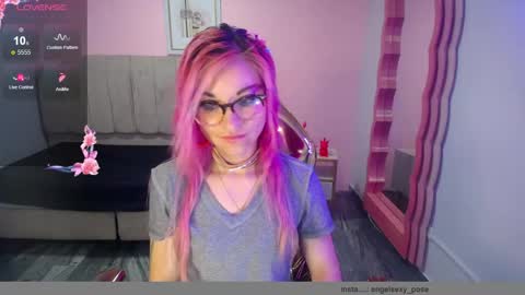 abril_ch_ online show from October 2025 10:45:01 AM