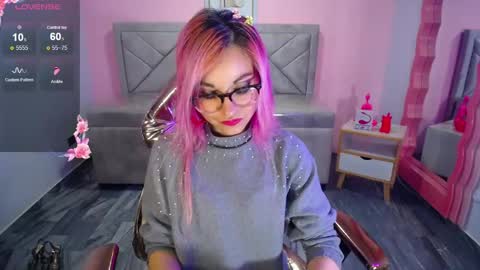 abril_ch_ online show from November 2025 10:47:02 AM