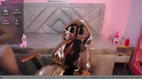 abril_ch_ online show from January 2026 11:59:01 AM