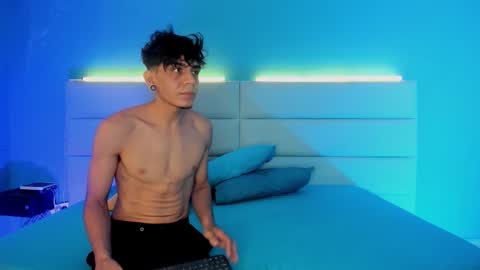 Abril and Julian online show from March 2026 11:38:01 AM