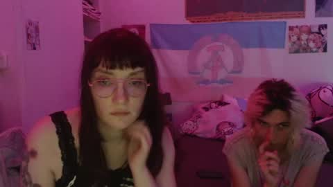 absintiliak online show from May 2026 06:36:01 PM