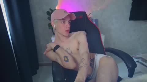 Snapshot of abslut chatting on October 2025 06:41:02 AM Nick online show from October 2025 06:41:02 AM