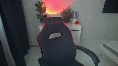 Snapshot of abslut chatting on October 2025 12:47:01 PM Nick online show from October 2025 12:47:01 PM