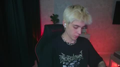 Snapshot of abslut chatting on October 2025 04:16:01 PM Nick online show from October 2025 04:16:01 PM