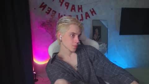 Snapshot of abslut chatting on November 2025 02:29:02 PM Nick online show from November 2025 02:29:02 PM