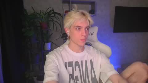 Snapshot of abslut chatting on December 2025 03:43:02 PM Nick online show from December 2025 03:43:02 PM