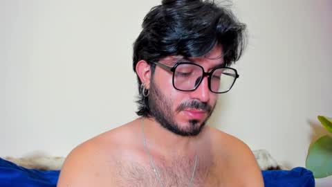 R. online show from February 2025 01:44:01 PM