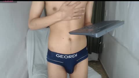 adam_sinclair online show from November 2025 05:57:01 PM